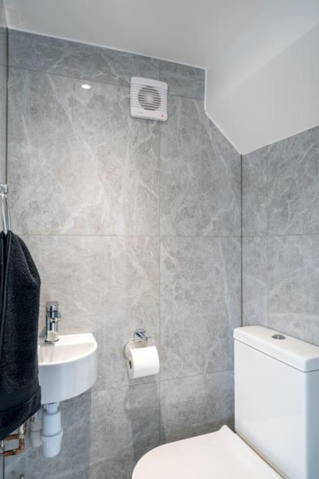 Ferienwohnung Lux 3Bed Near Wembley With Parking By Oceana Group - Sleeps 8 London Borough of London Borough of Harrow Exterior foto